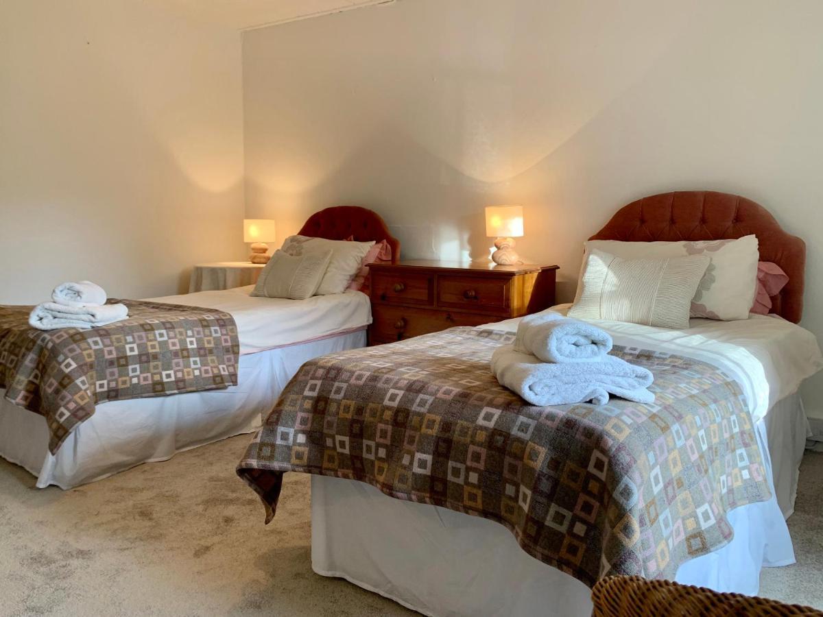 The Farmhouse Newport  Esterno foto